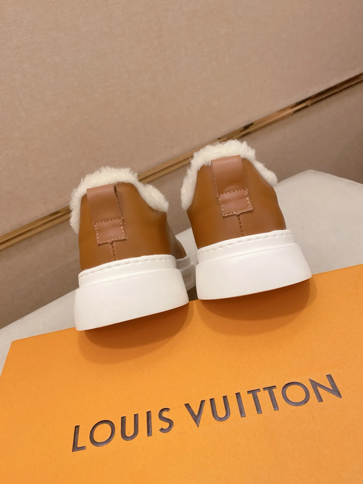 Factory price: 480💰🎉🎉LV~Louis Vuitton trendy men's shoes, new shipments, latest matching, same style as the official website, super high quality, best-selling season [strong][strong][strong] Selected first-layer cowhide, comfortable wool lining, original last, comfortable on the feet, wear-resistant rubber outsole, size: 38-44.